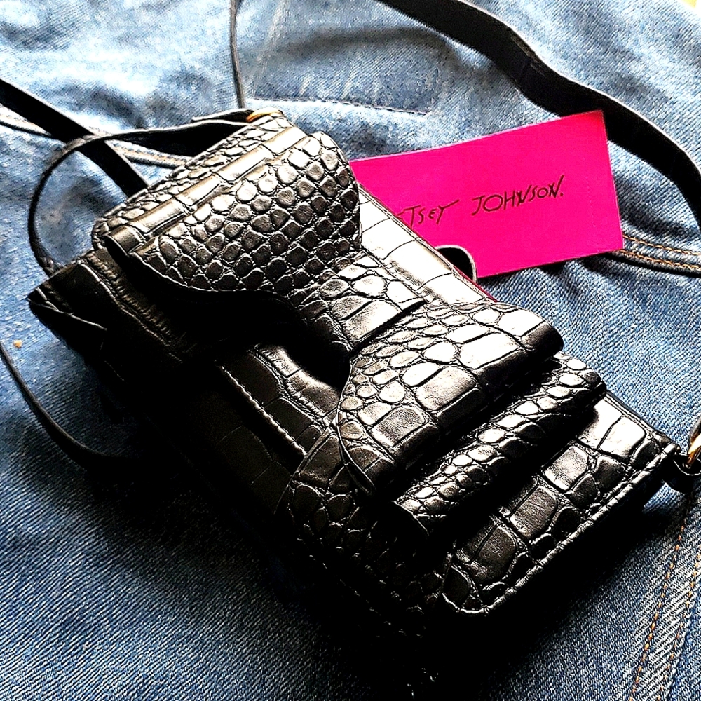 Betsey Johnson crossbody wallet